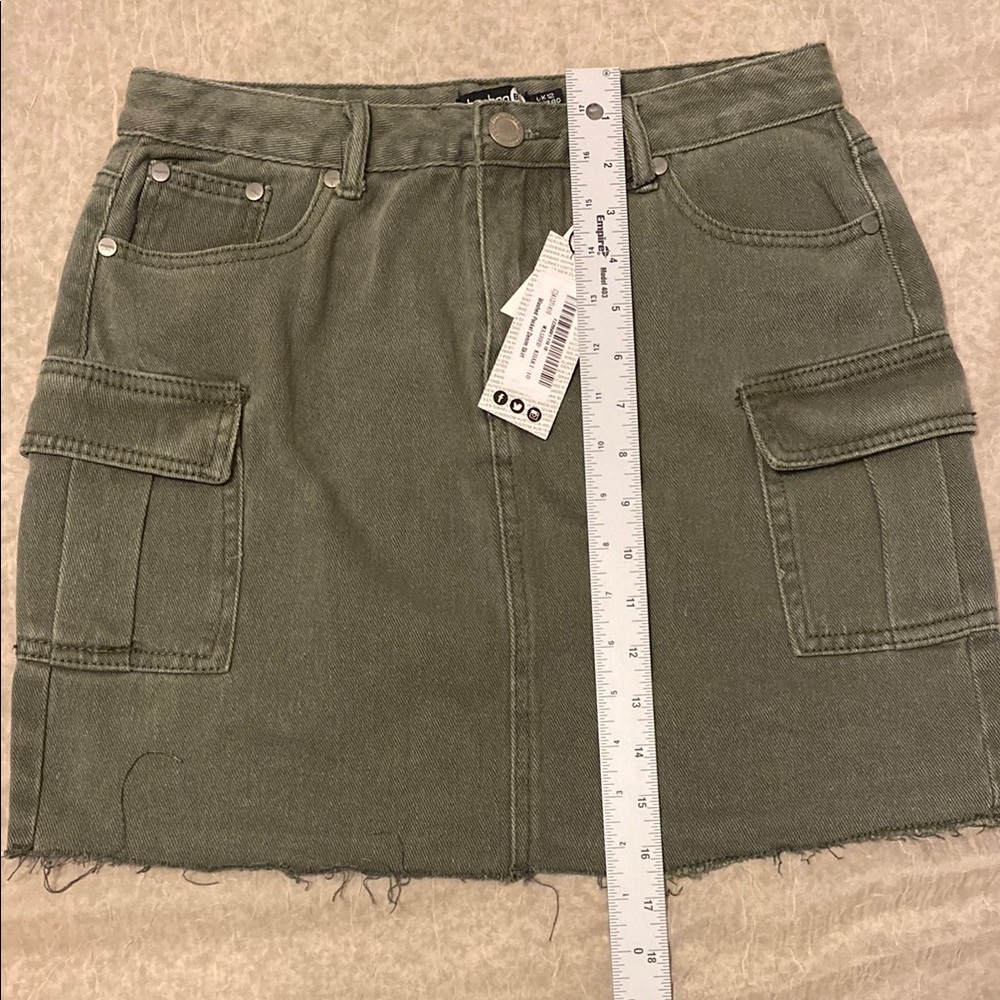Boohoo Green Mini Raw Edge Hem Cargo Skirt for Casual Wear. Size 12 - Picture 10 of 10
